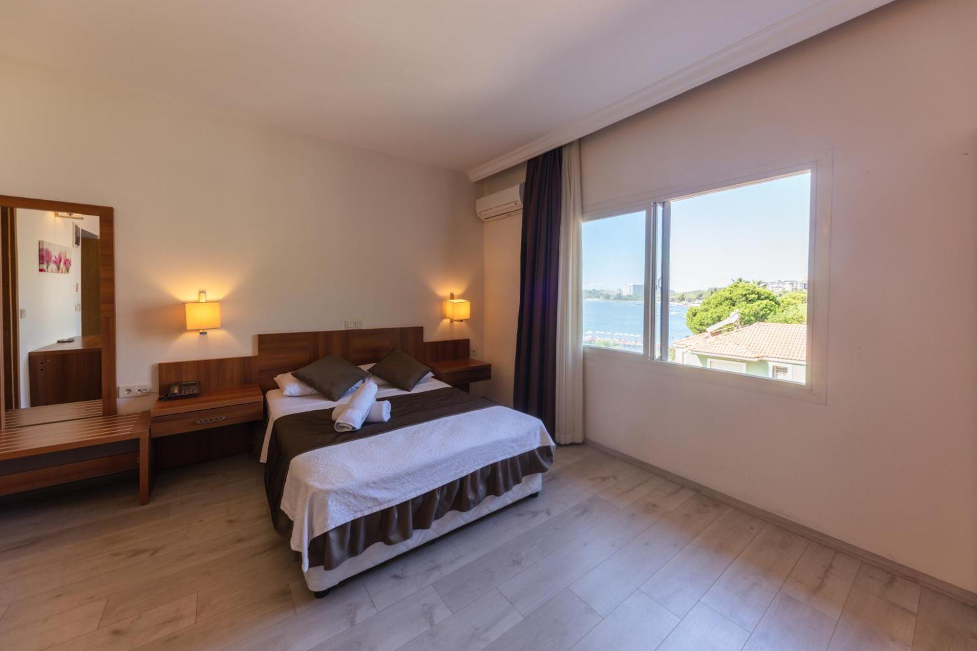 Melis Hotel คูซาดาซี ภายนอก รูปภาพ